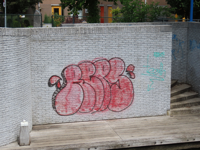 850070 Afbeelding van graffiti met de tekst 'BEAPS', op een muur bij de trap van de Regenboogbrug over de Leidsche Rijn ...